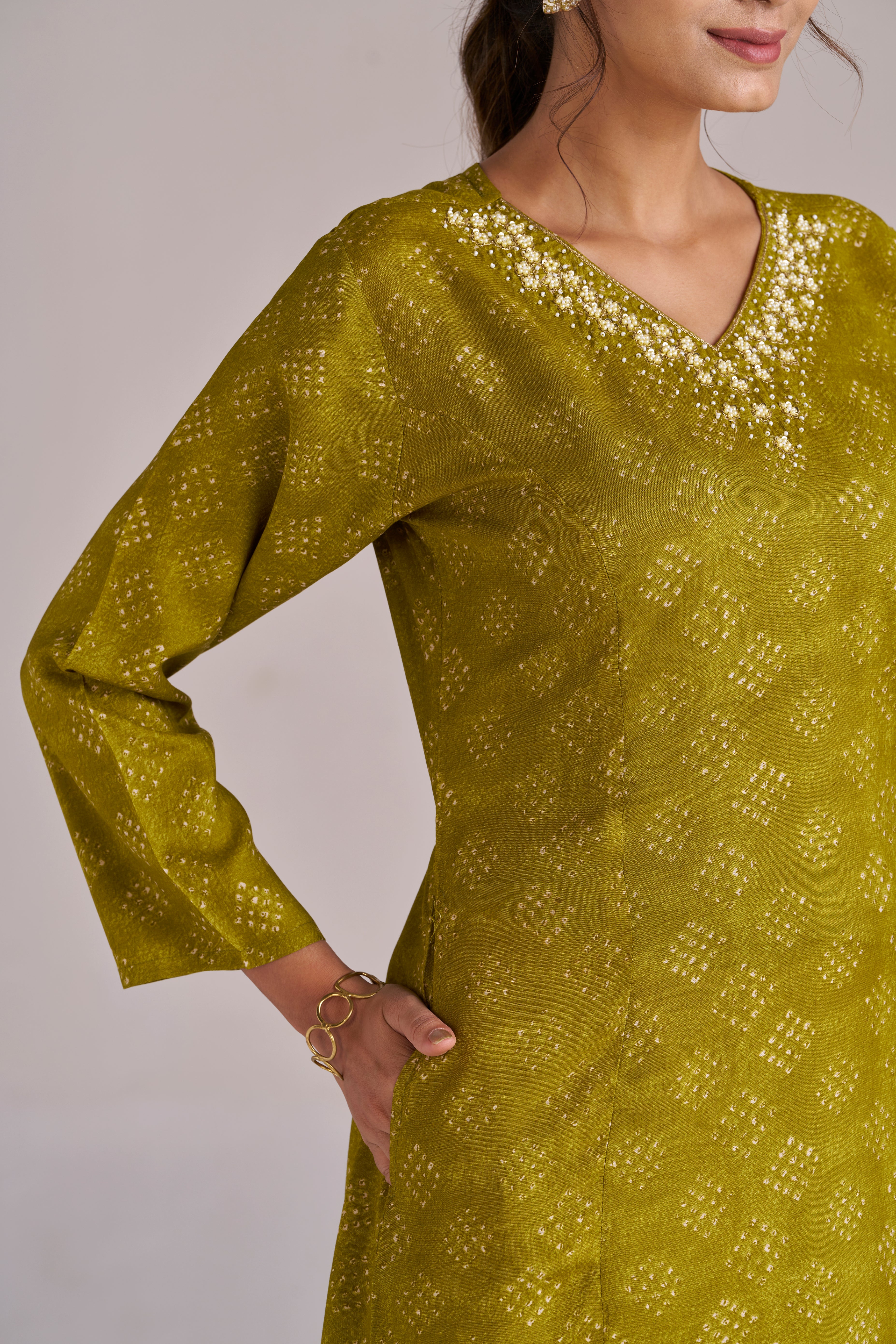 BANDHANI GRACE IN OLIVE & CREAM