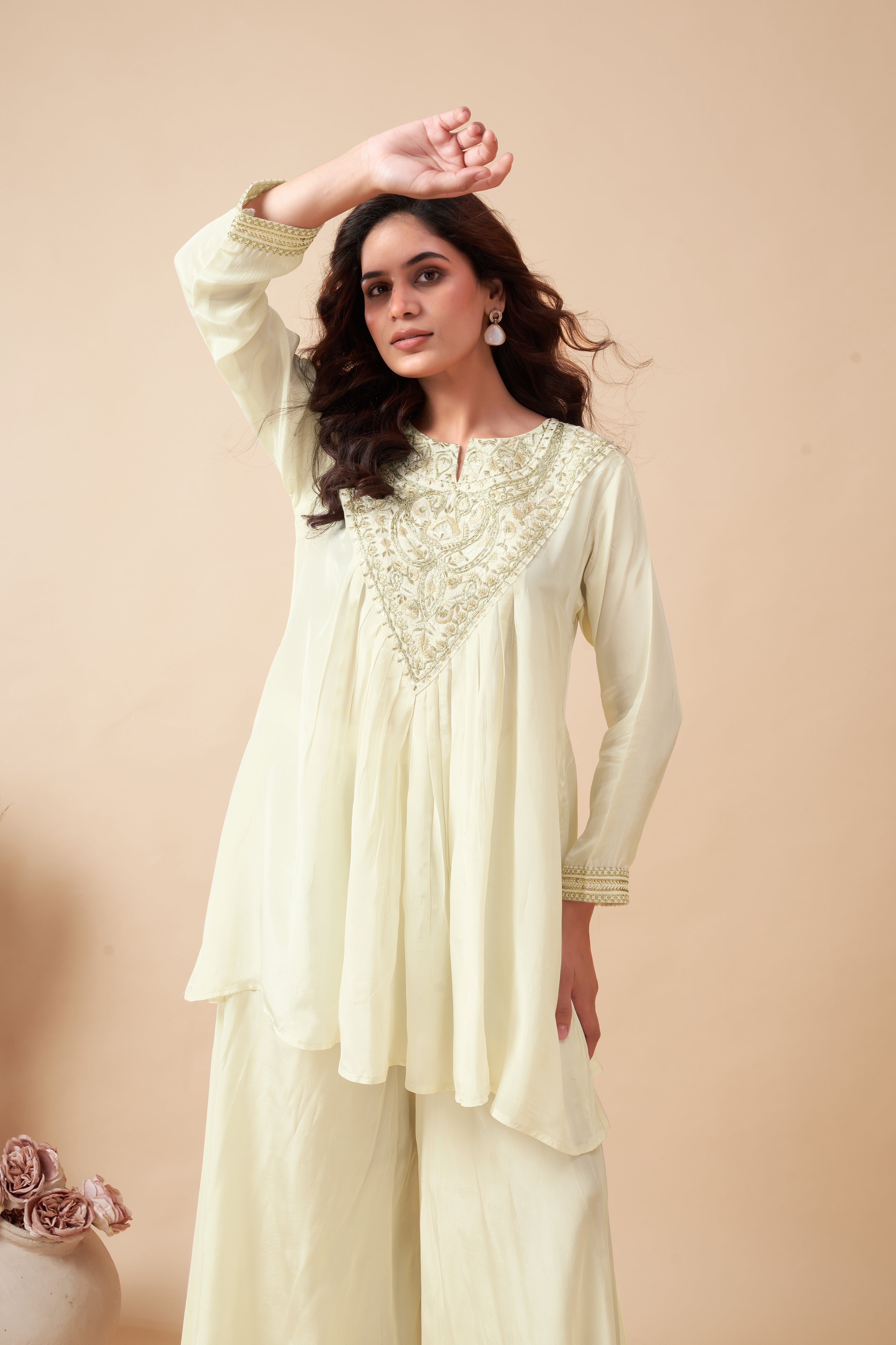 V NECK CREAM PALAZZO PAIR