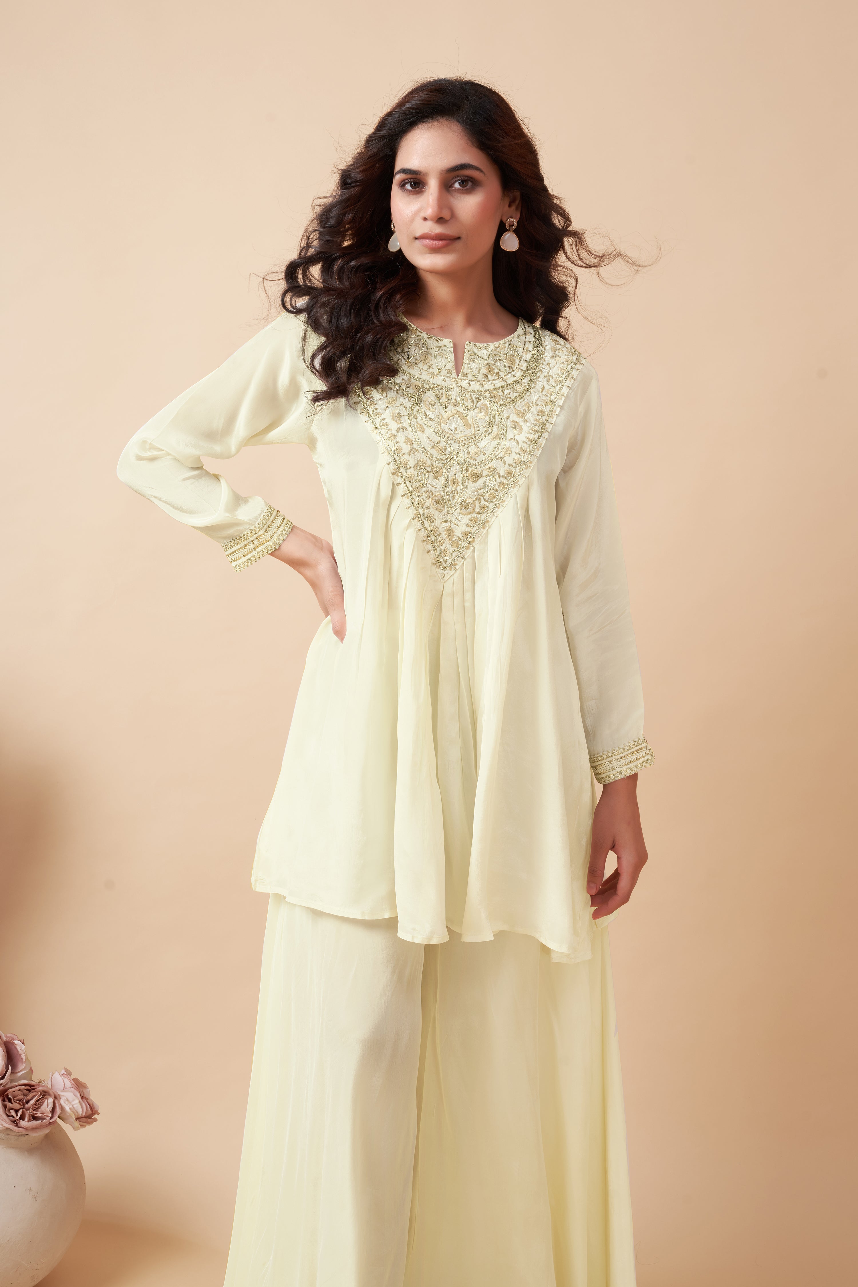 V NECK CREAM PALAZZO PAIR