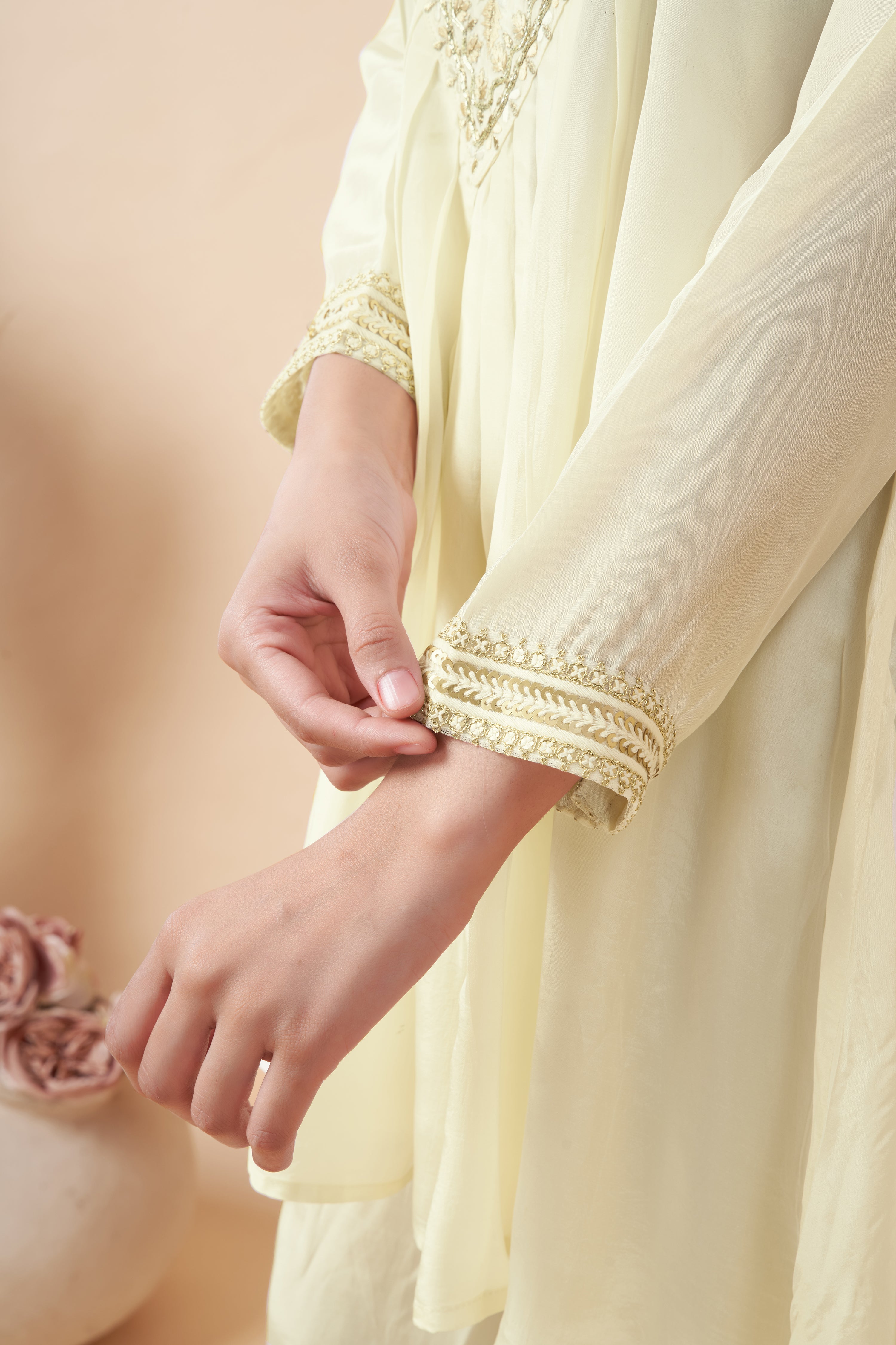 V NECK CREAM PALAZZO PAIR