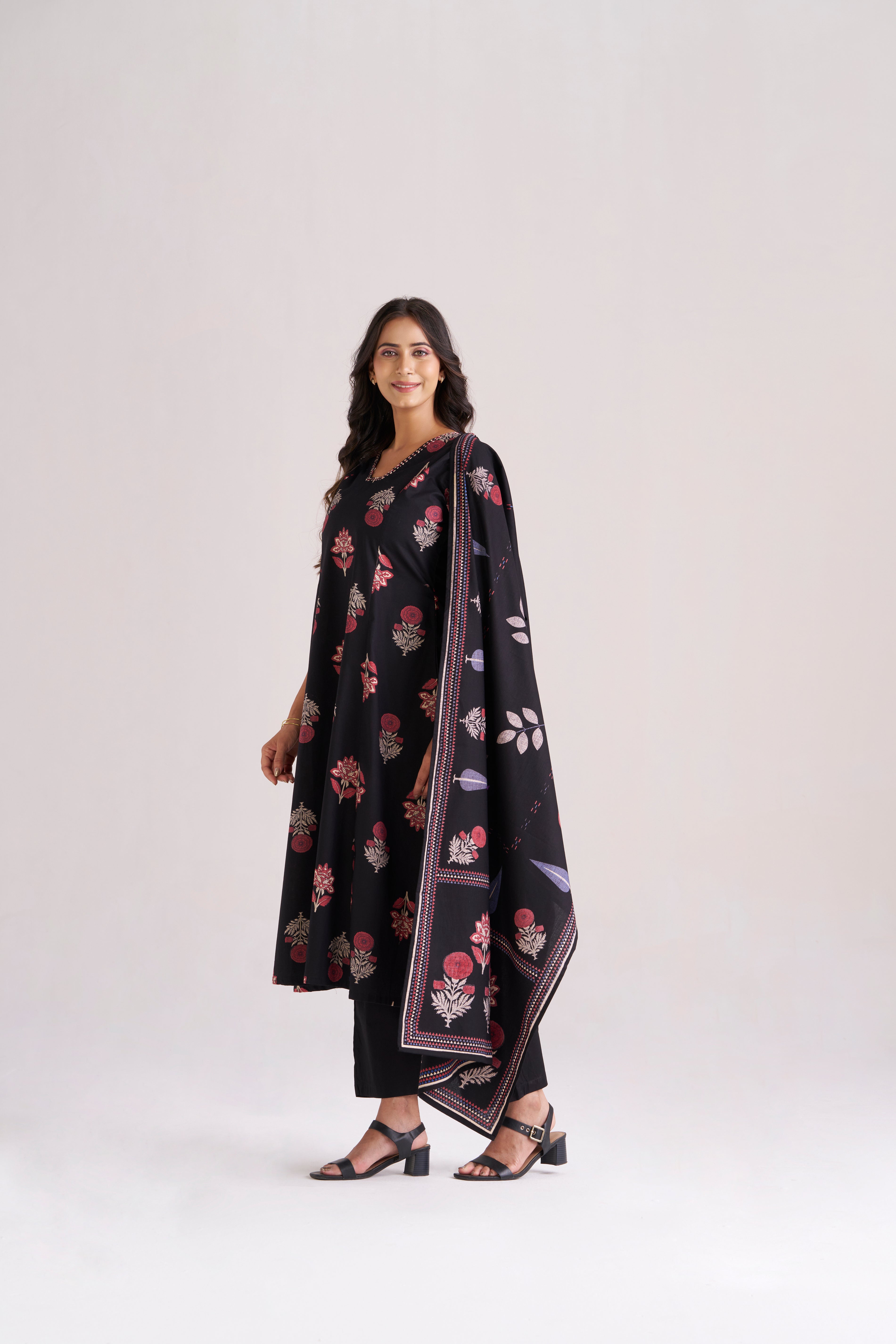 BLACK FLORAL BLOCK PRINT KURTA SET
