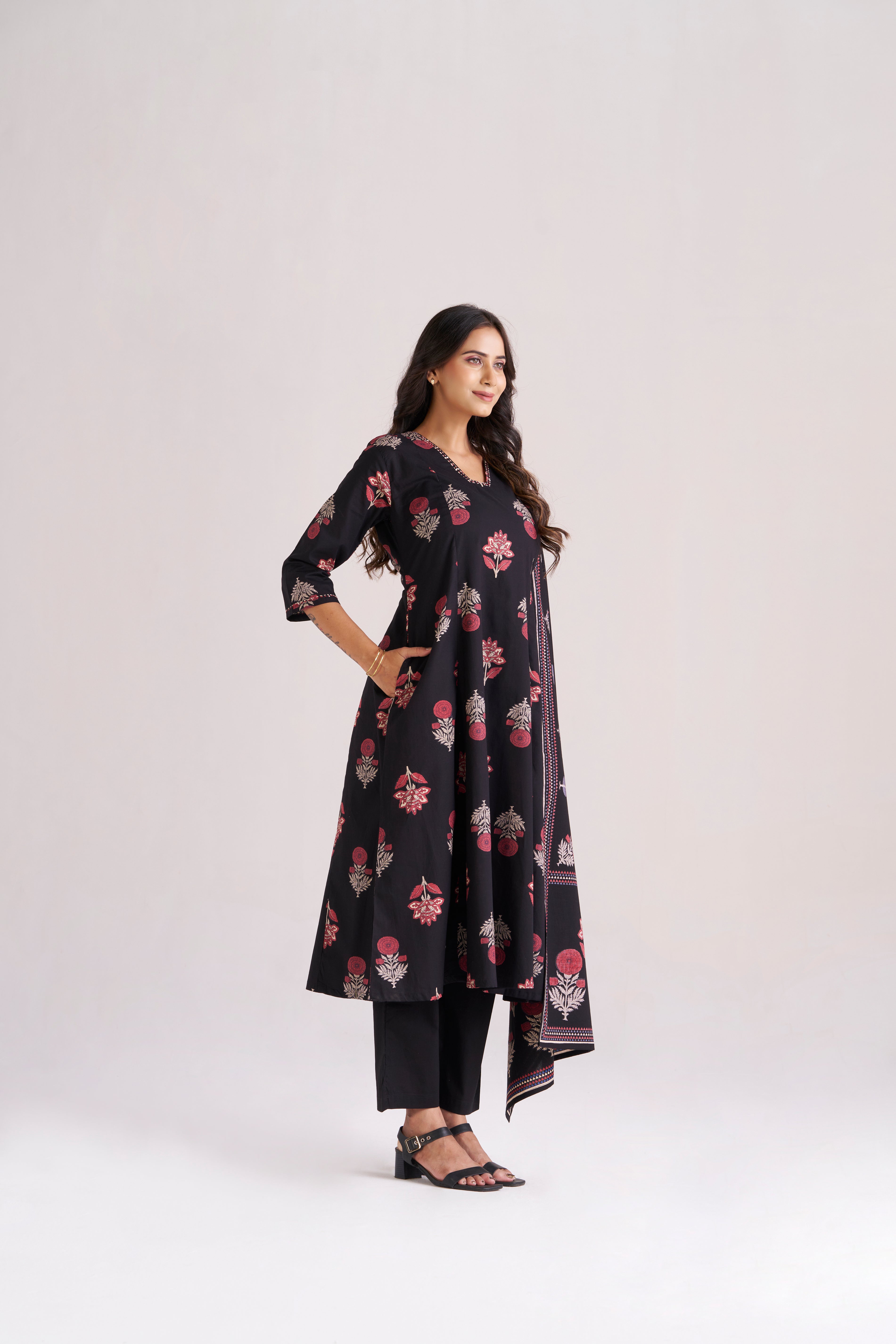 BLACK FLORAL BLOCK PRINT KURTA SET