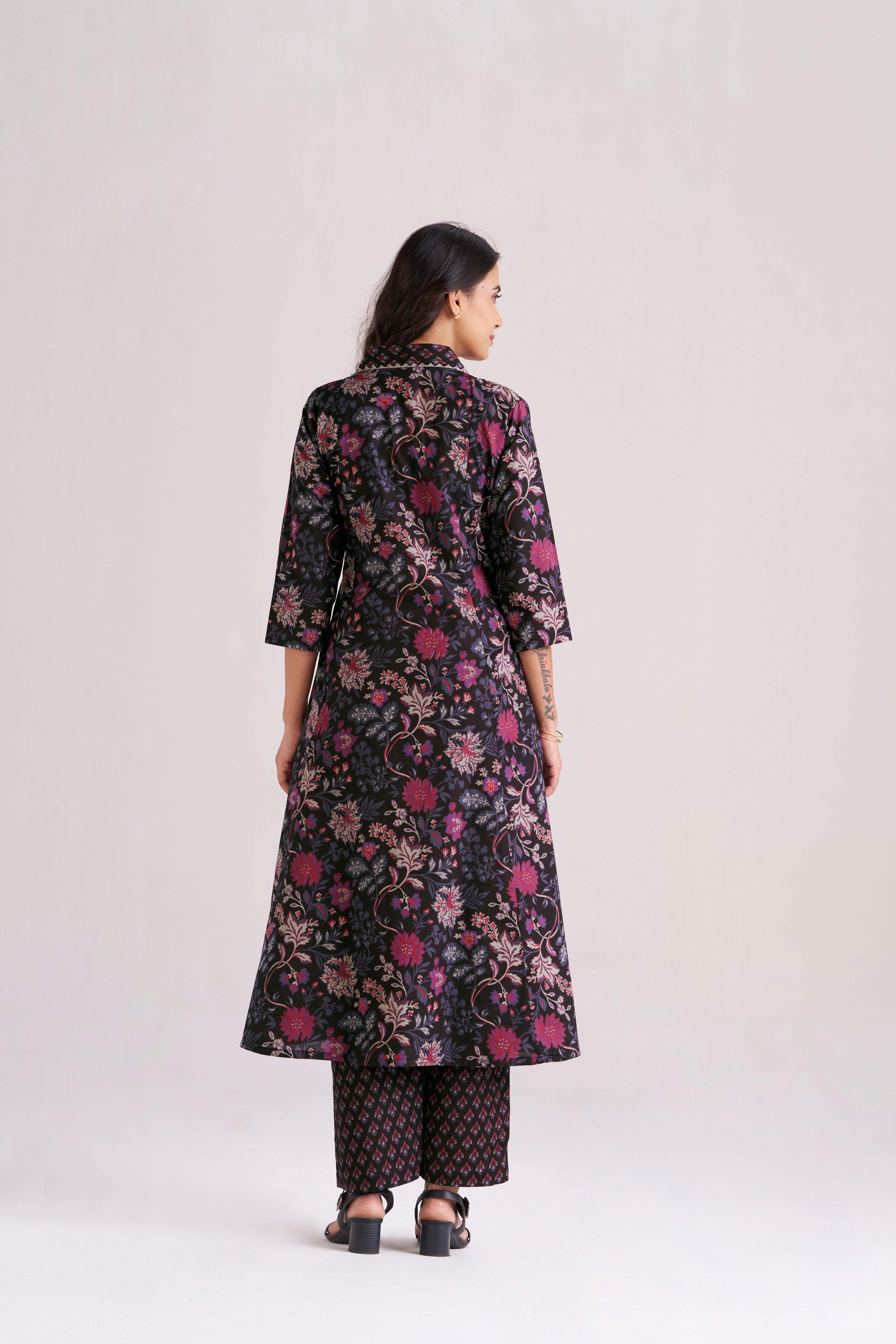 VINTAGE BLACK FLORAL KURTA SET