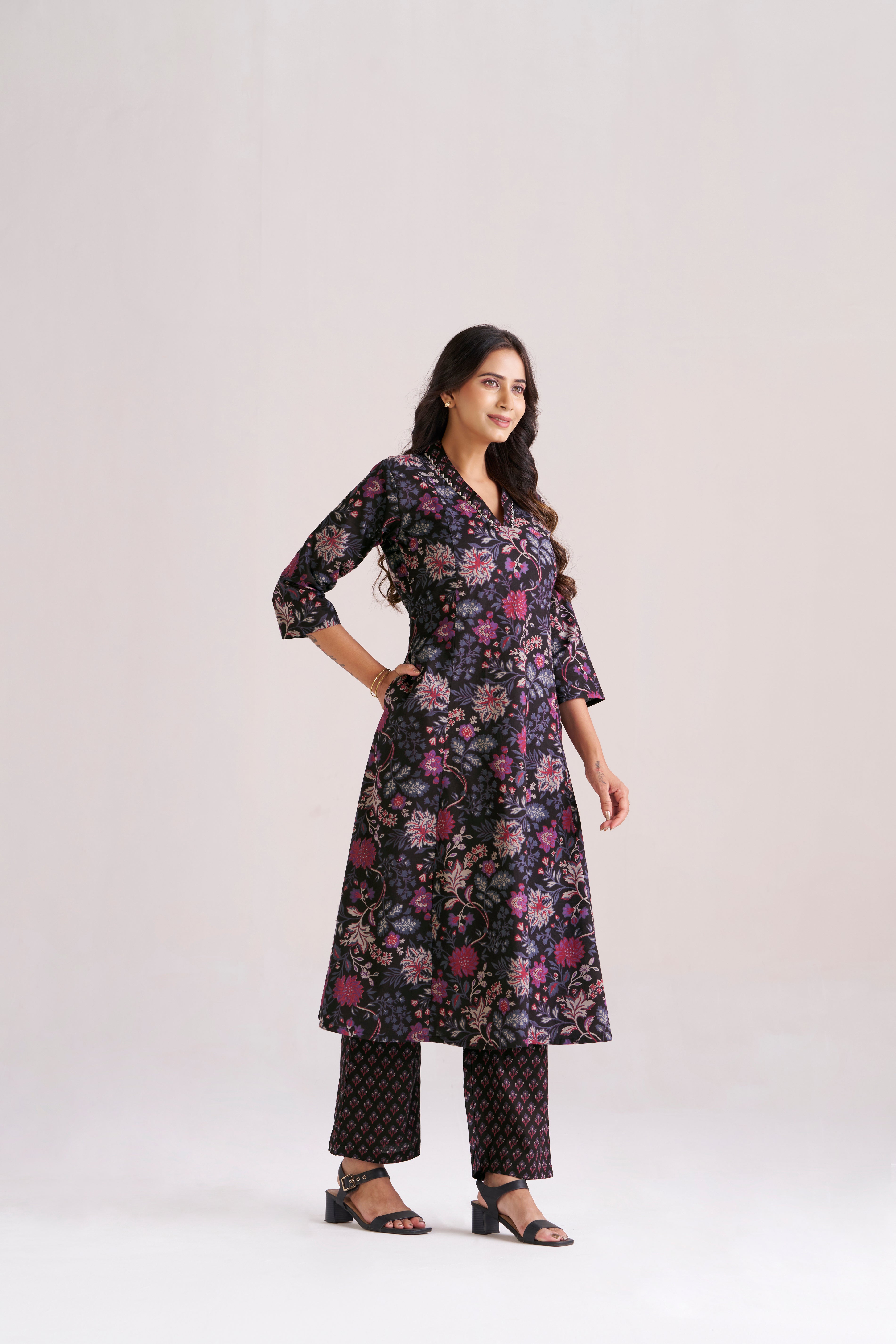 VINTAGE BLACK FLORAL KURTA SET