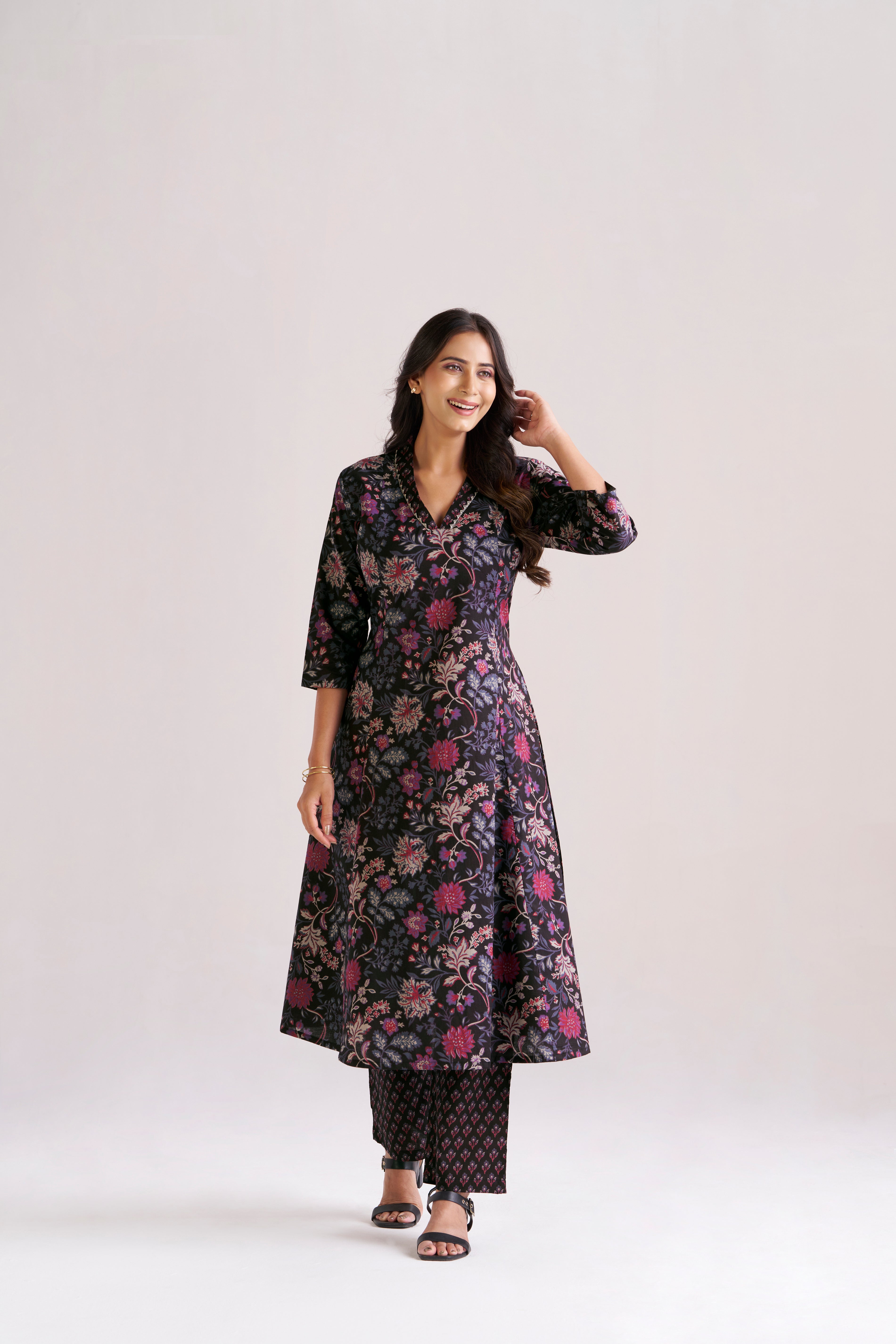 VINTAGE BLACK FLORAL KURTA SET