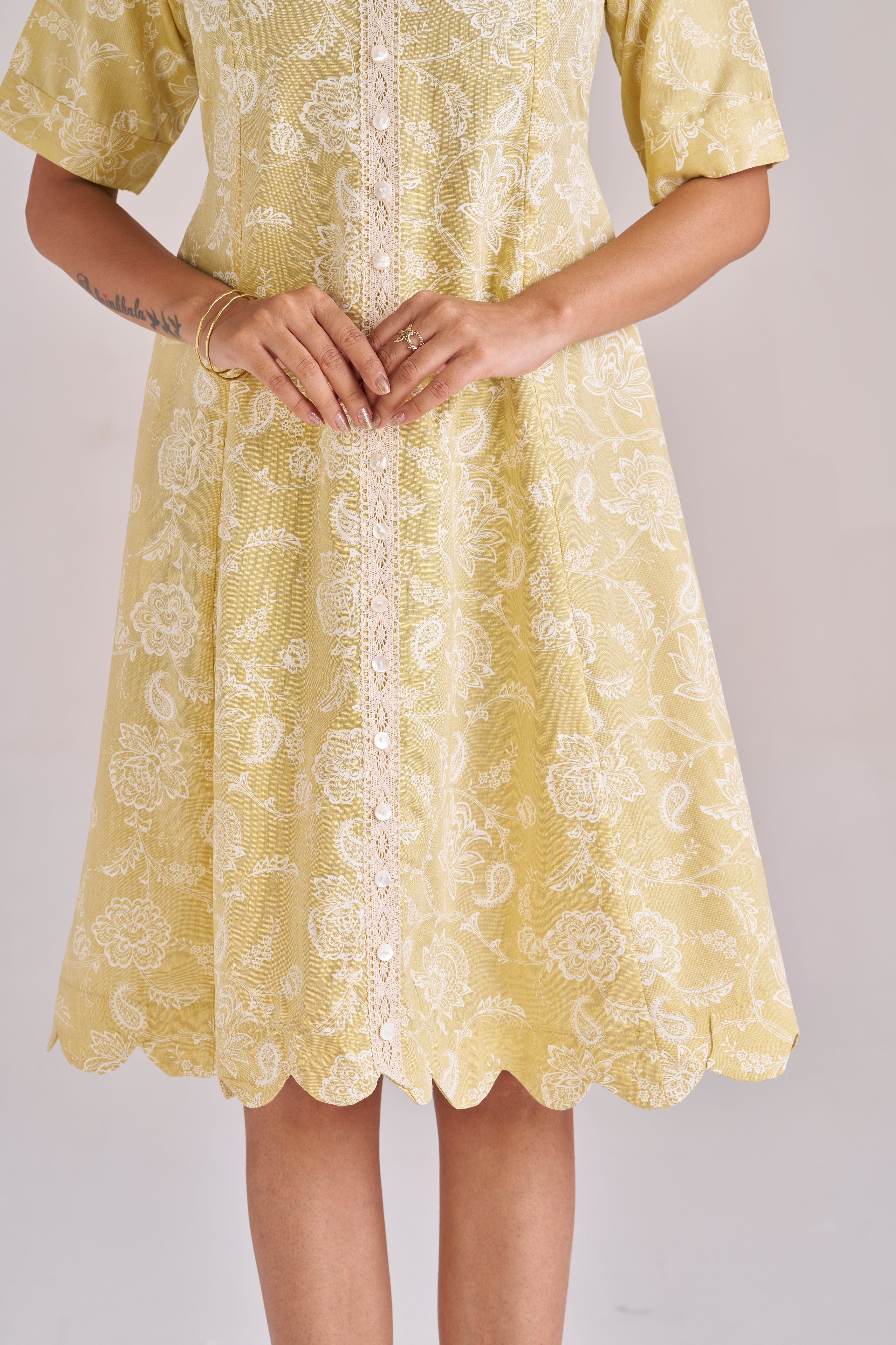 YELLOW FLORAL A-LINE MIDI DRESS